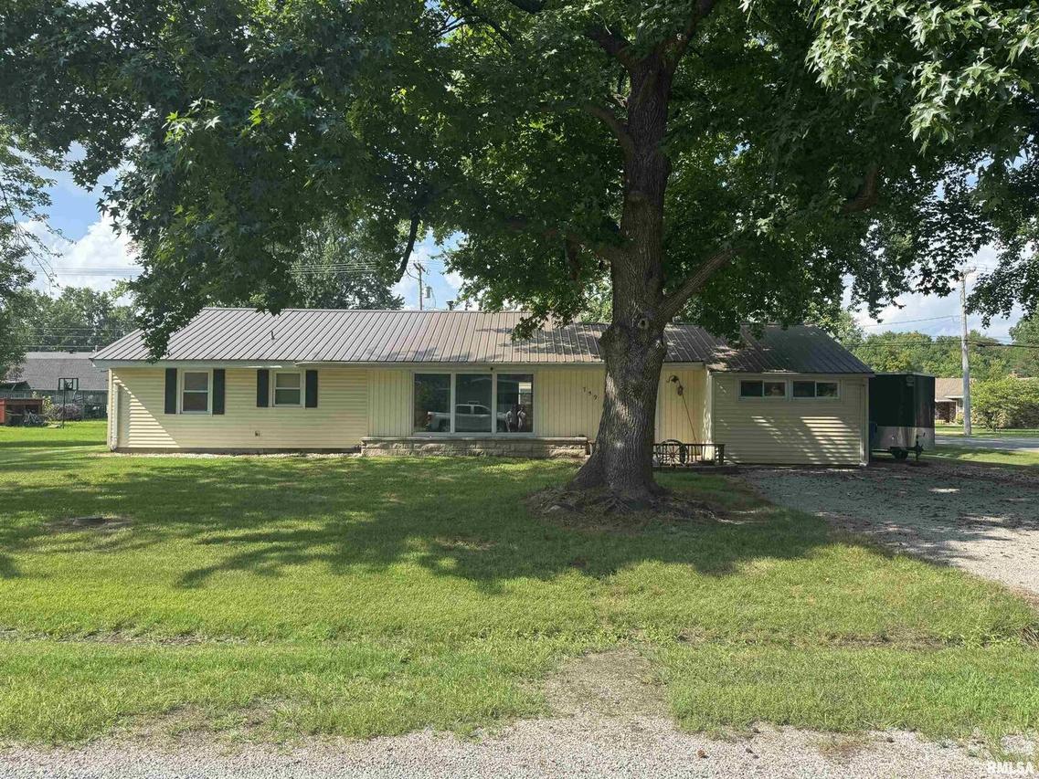 759 Birchwood Dr., Flora, IL 62839