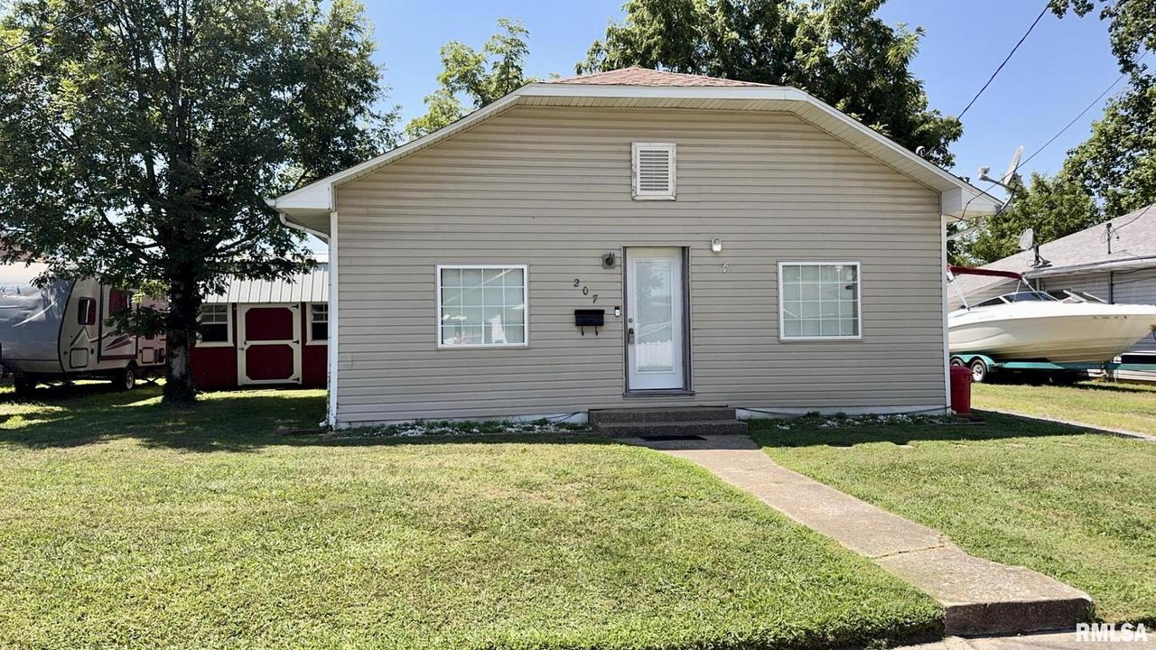 207 N 7th St., Benton, IL 62812