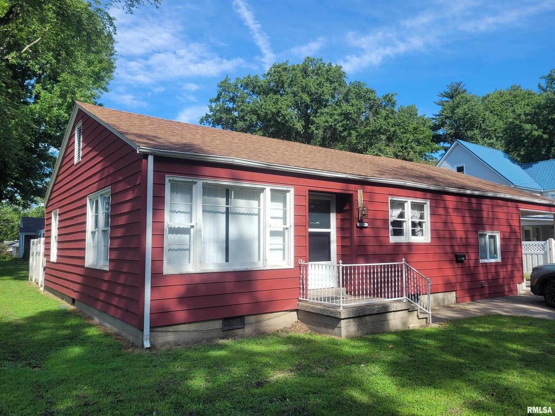 219 S Pope St., Benton, IL 62812