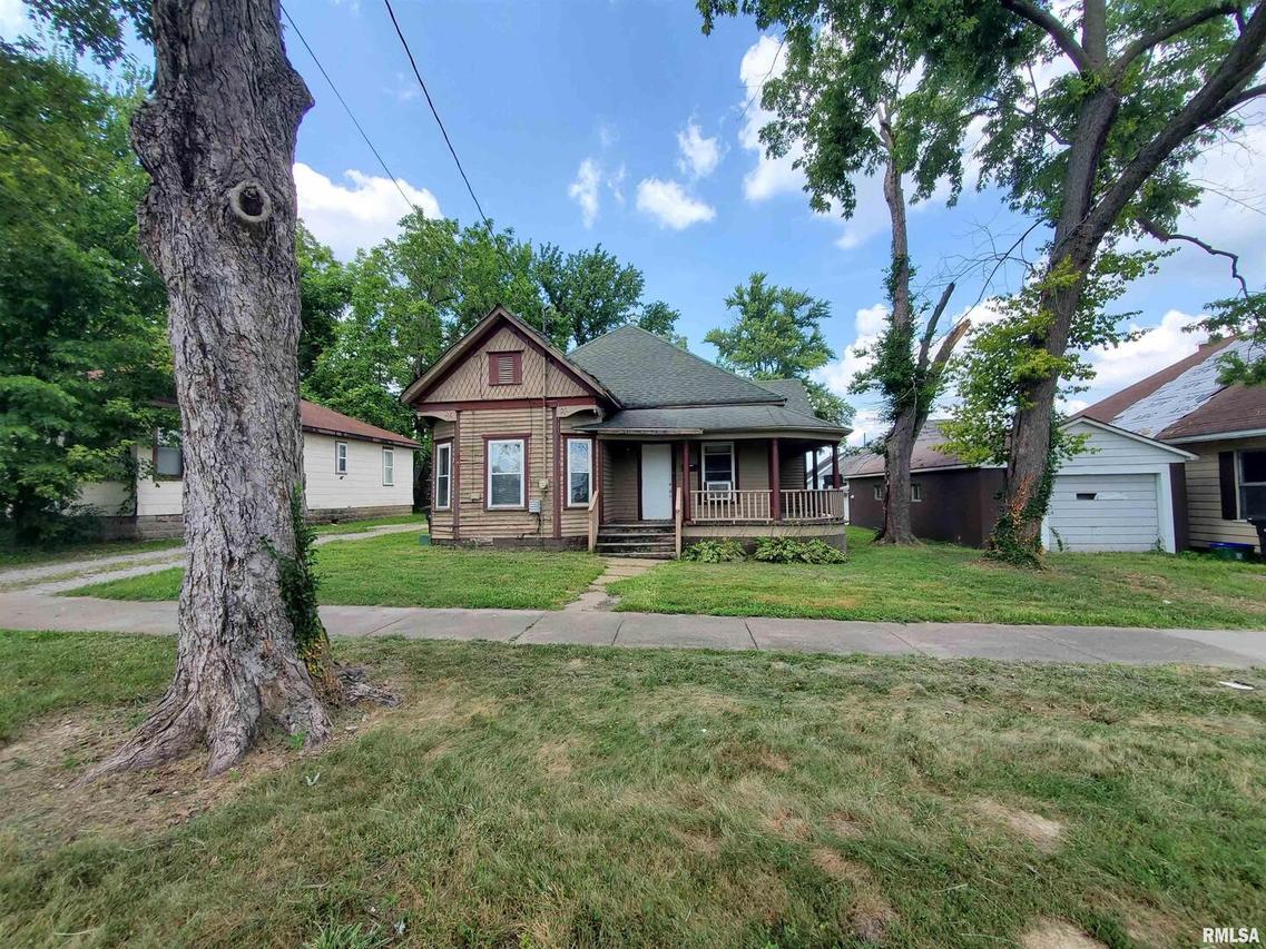 302 W Pecan St., Carbondale, IL 62901