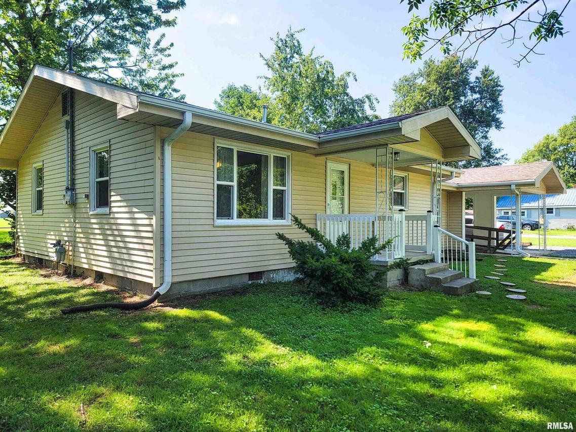 325 Campbell Ave., Flora, IL 62839