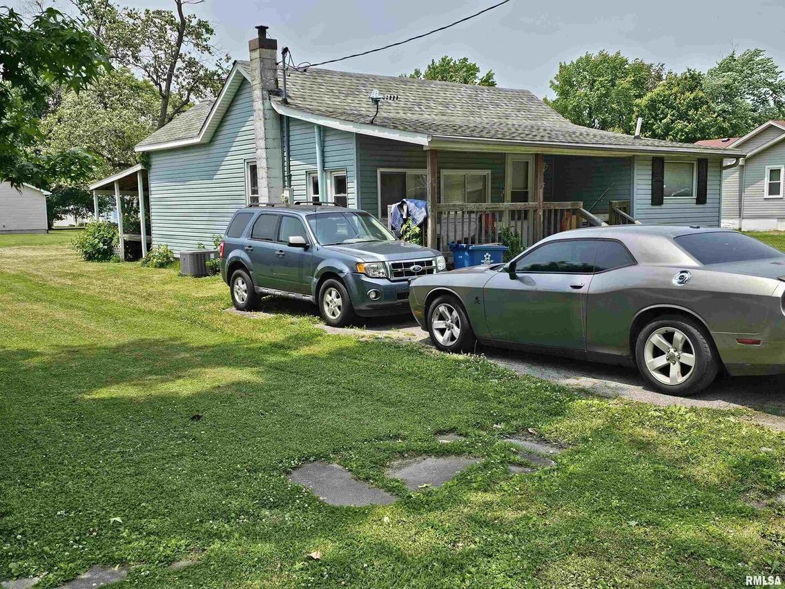 707 S Cockrum St., Sesser, IL 62884