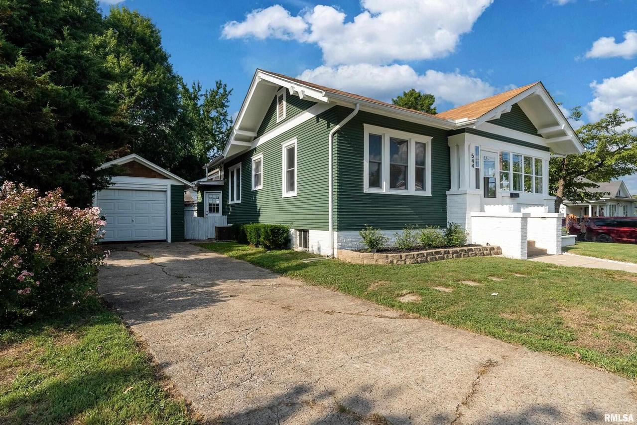 544 E Main St., Duquoin, IL 62832