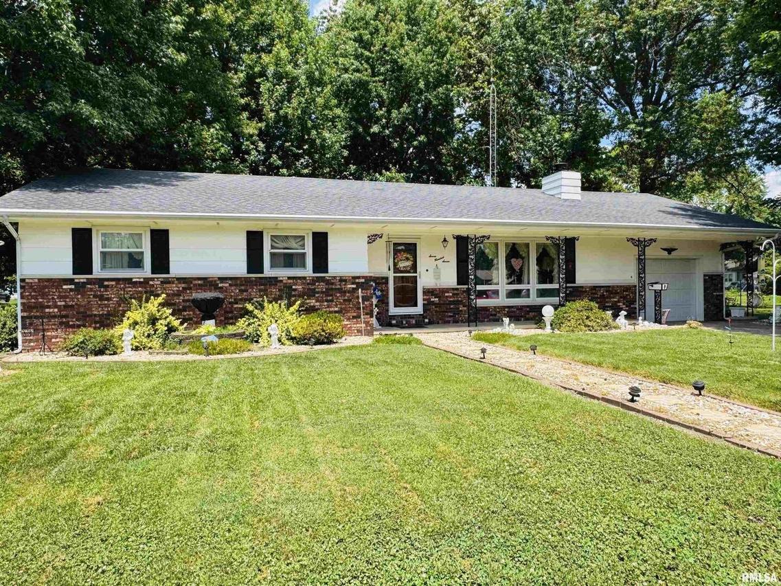 707 W Sylvia St., Christopher, IL