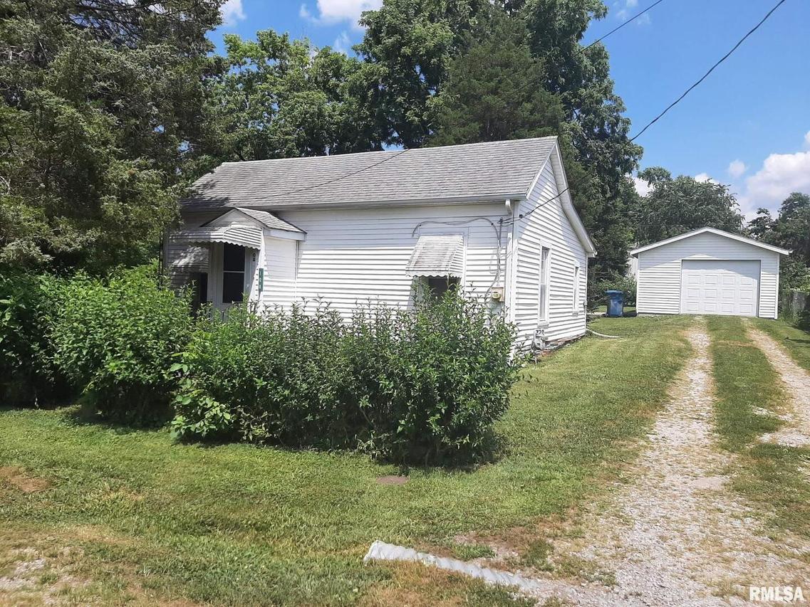 108 N Newton St., Buckner, IL 62819