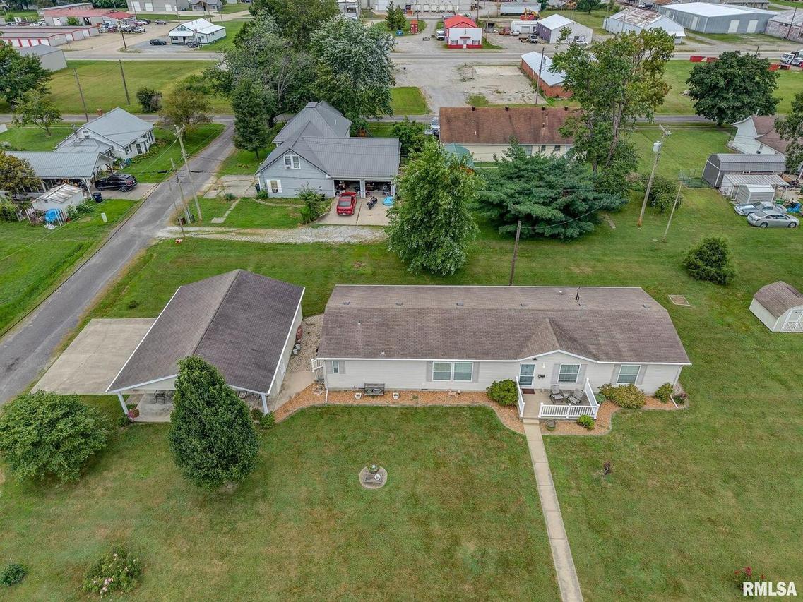 1111 S Jefferson St., Salem, IL 62881