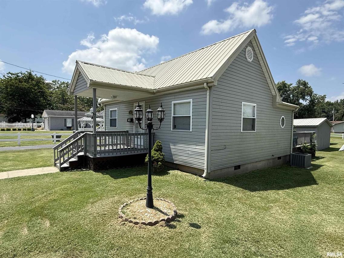 1205 S Holland St., Harrisburg, IL 62946