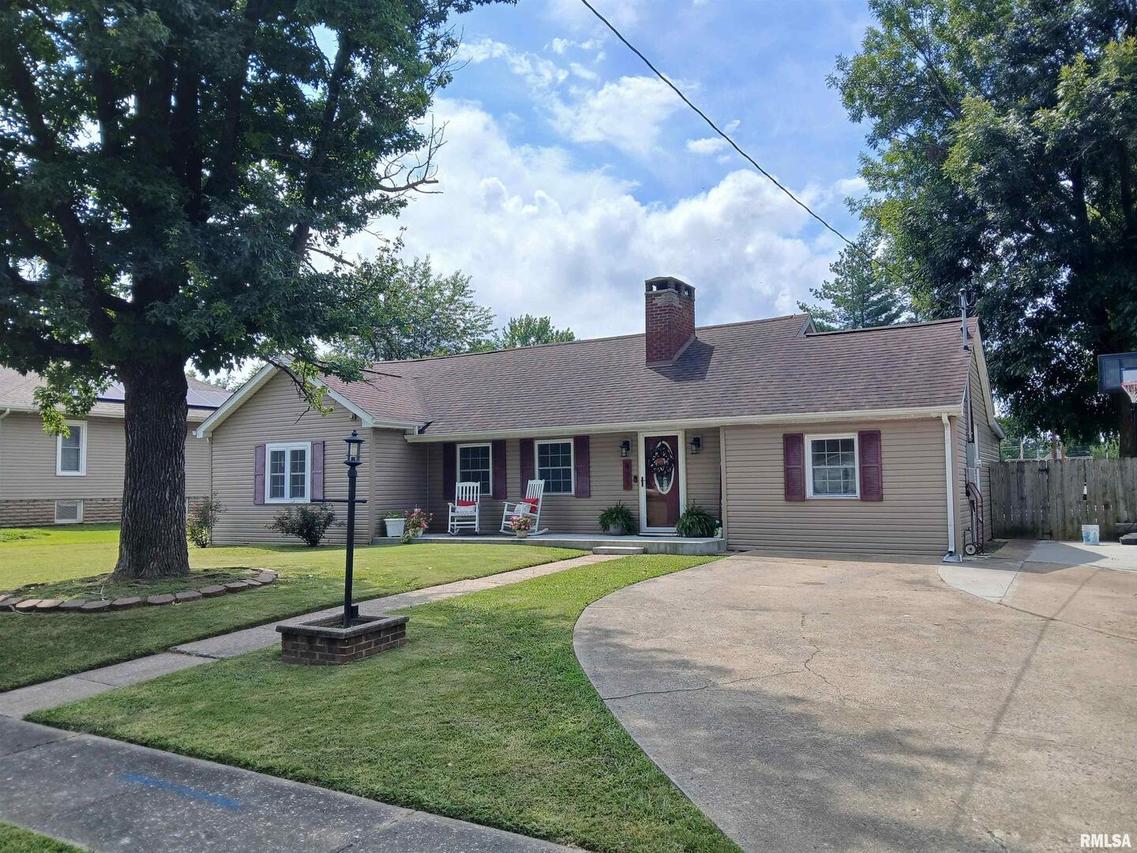 403 W 8th St., Johnston City, IL 62951