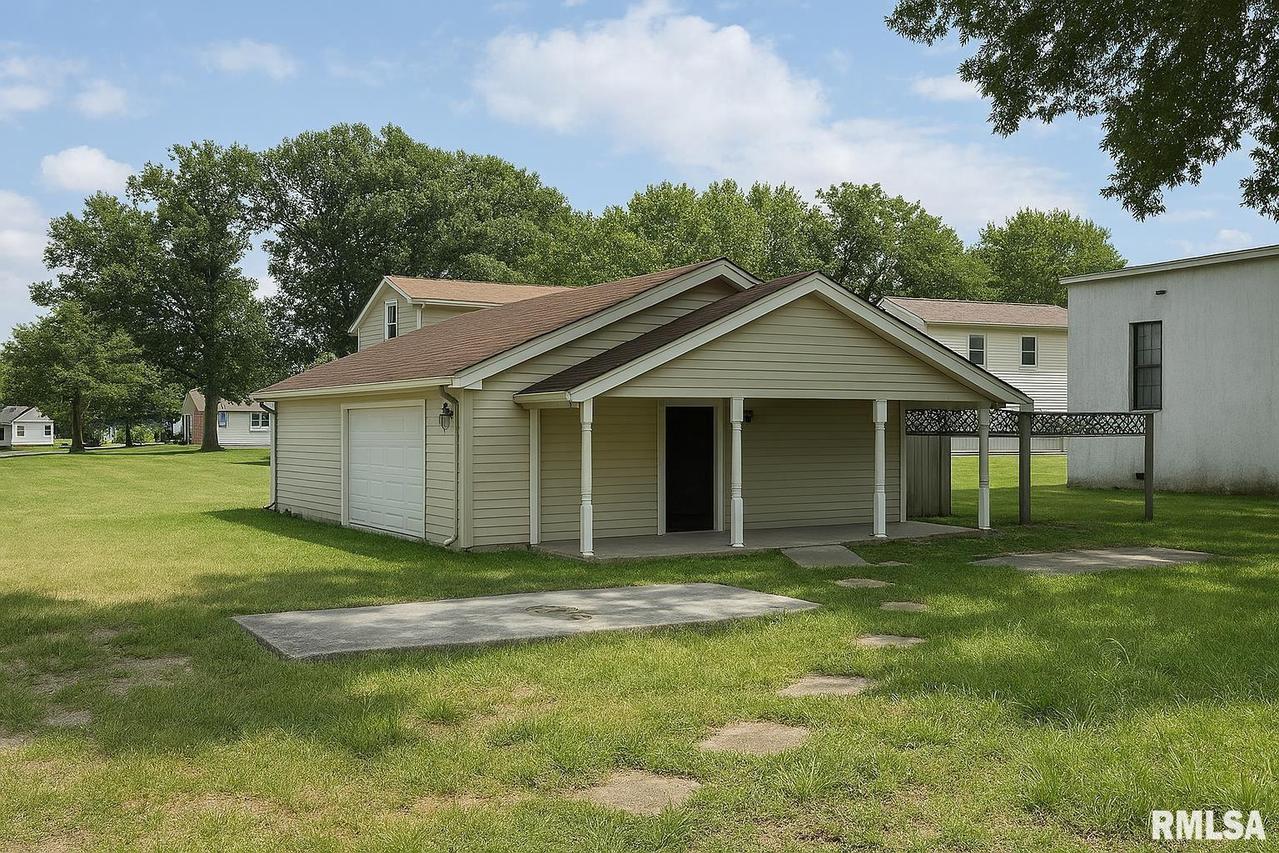 506 S 4th St., Elkville, IL 62932