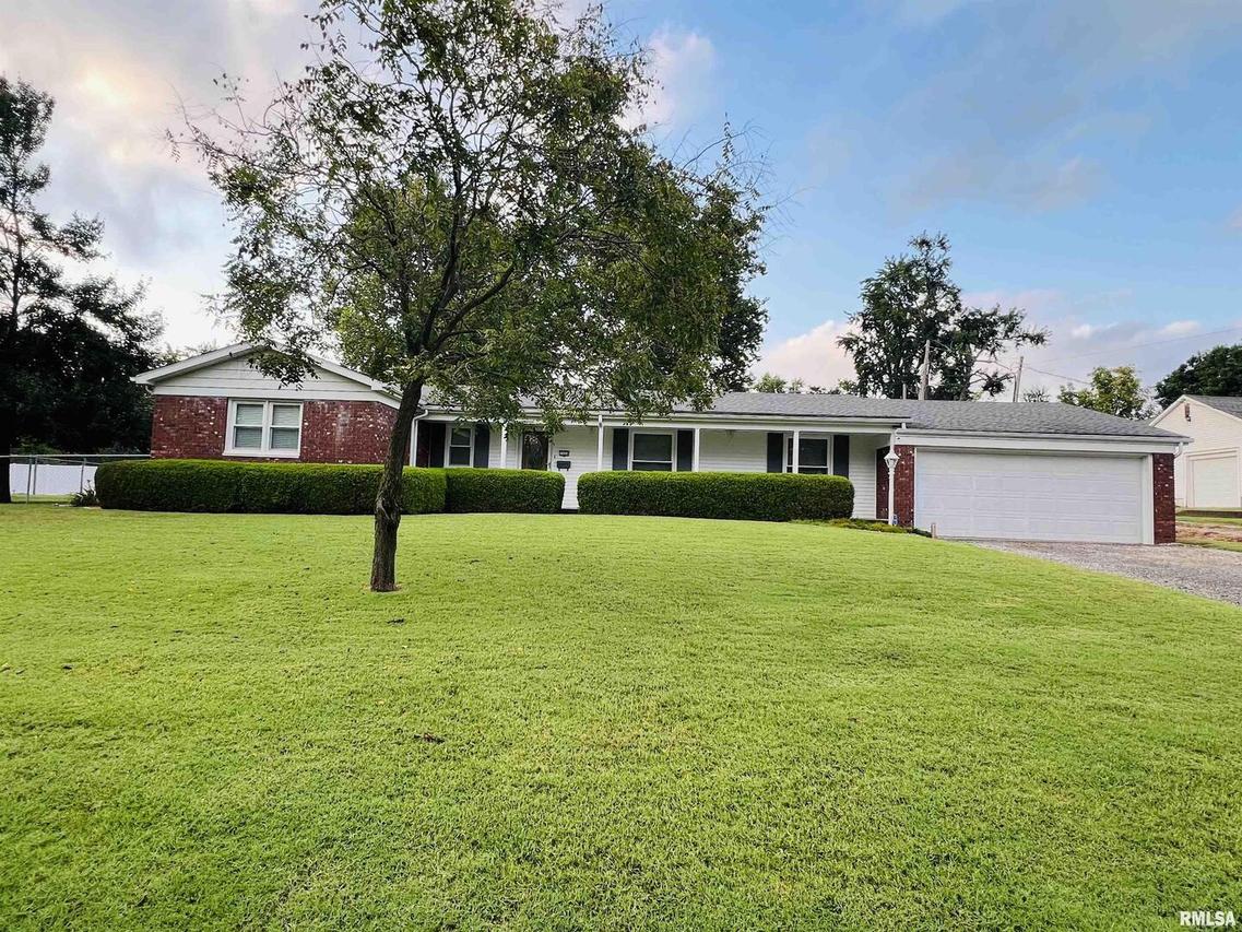 1116 Latham St., Eldorado, IL 62930