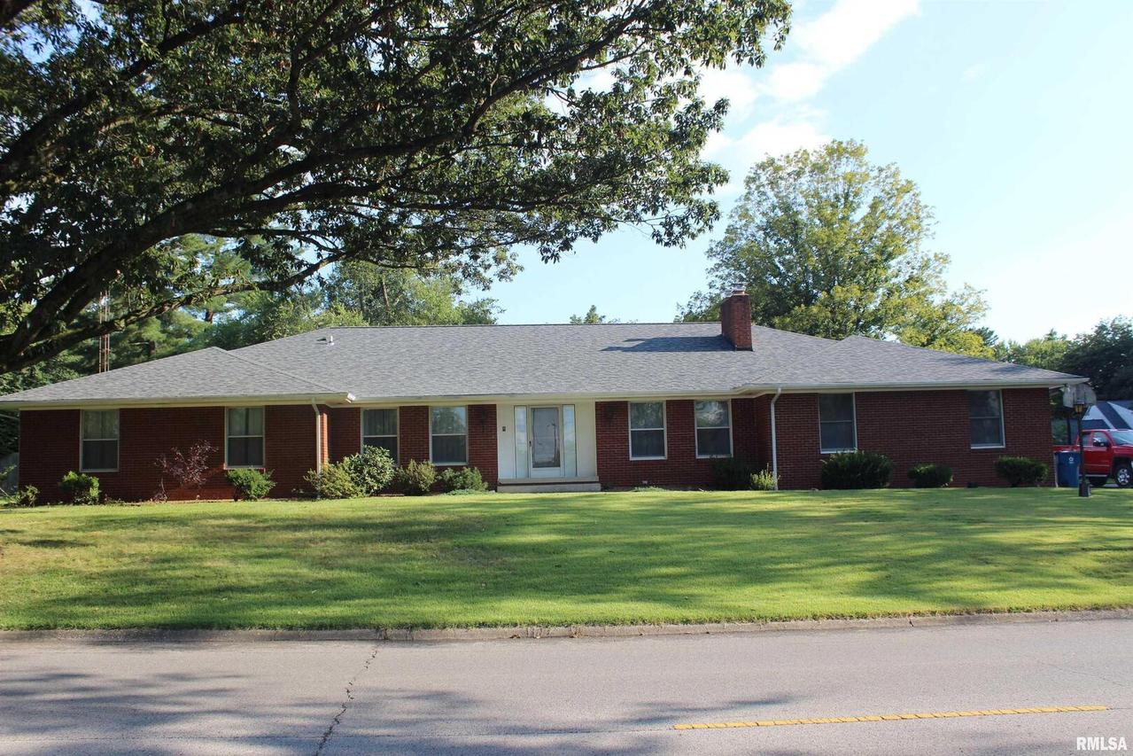 1225 E Calumet St., Centralia, IL 62801