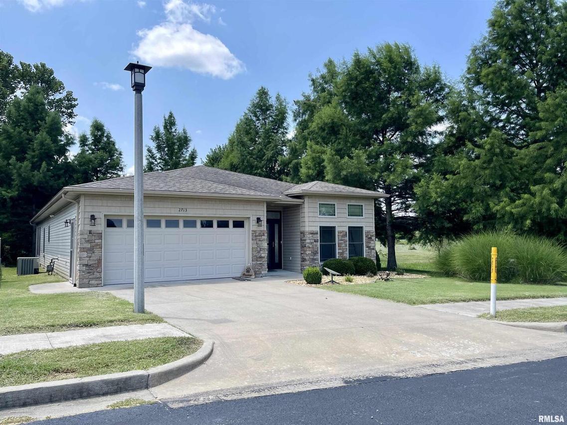 2713 W Prairie Pl., Carbondale, IL 62901