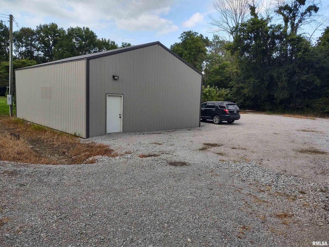 6625 Reevesville Rd., Grantsburg, IL 62943