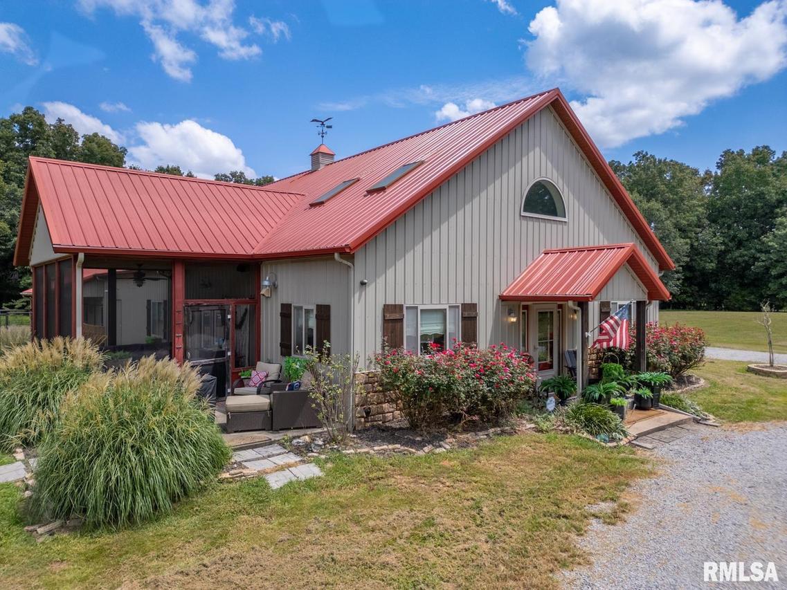 19101 E Old Lake Rd., West Frankfort, IL 62896