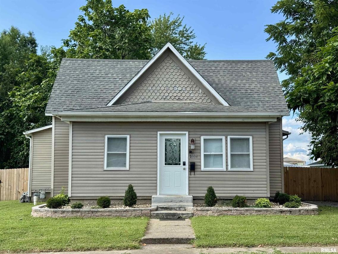 1004 W Chestnut St., Marion, IL 62959