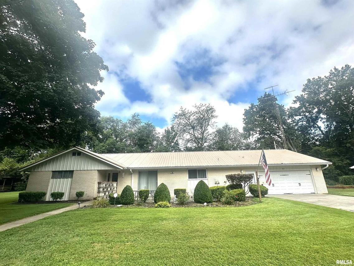 57 Sherwood Dr., Centralia, IL 62801