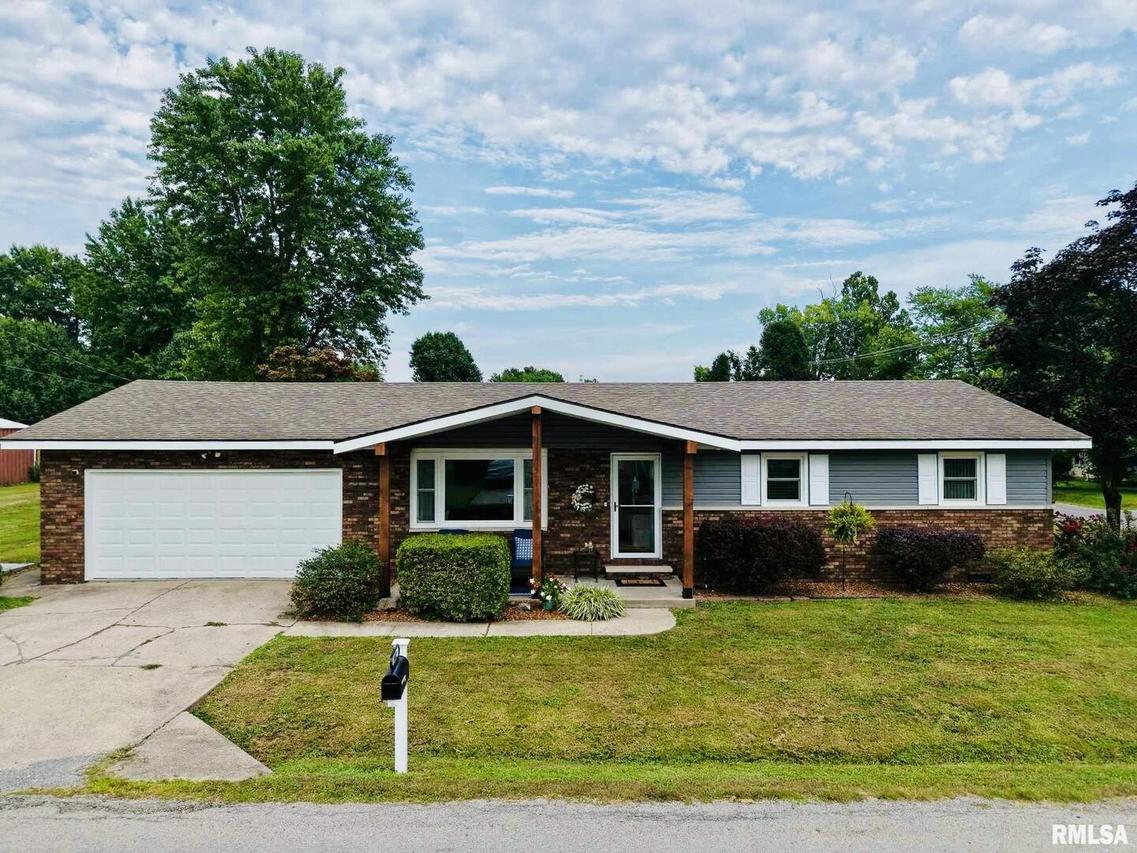 802 N Hughes St., West Frankfort, IL 62896