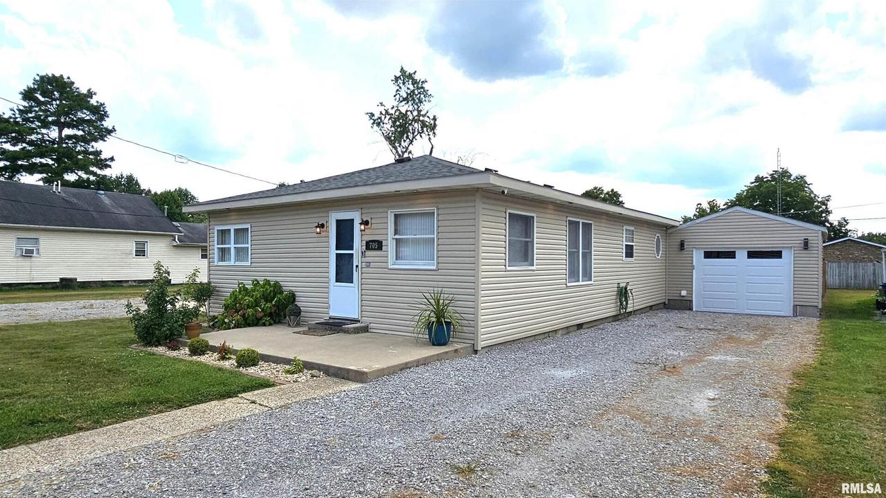 705 S Walnut St., Sesser, IL 62884