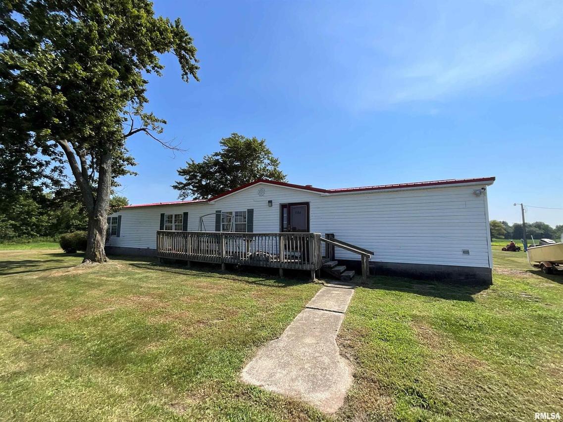 7106 Krutsinger Rd., Kinmundy, IL 62854