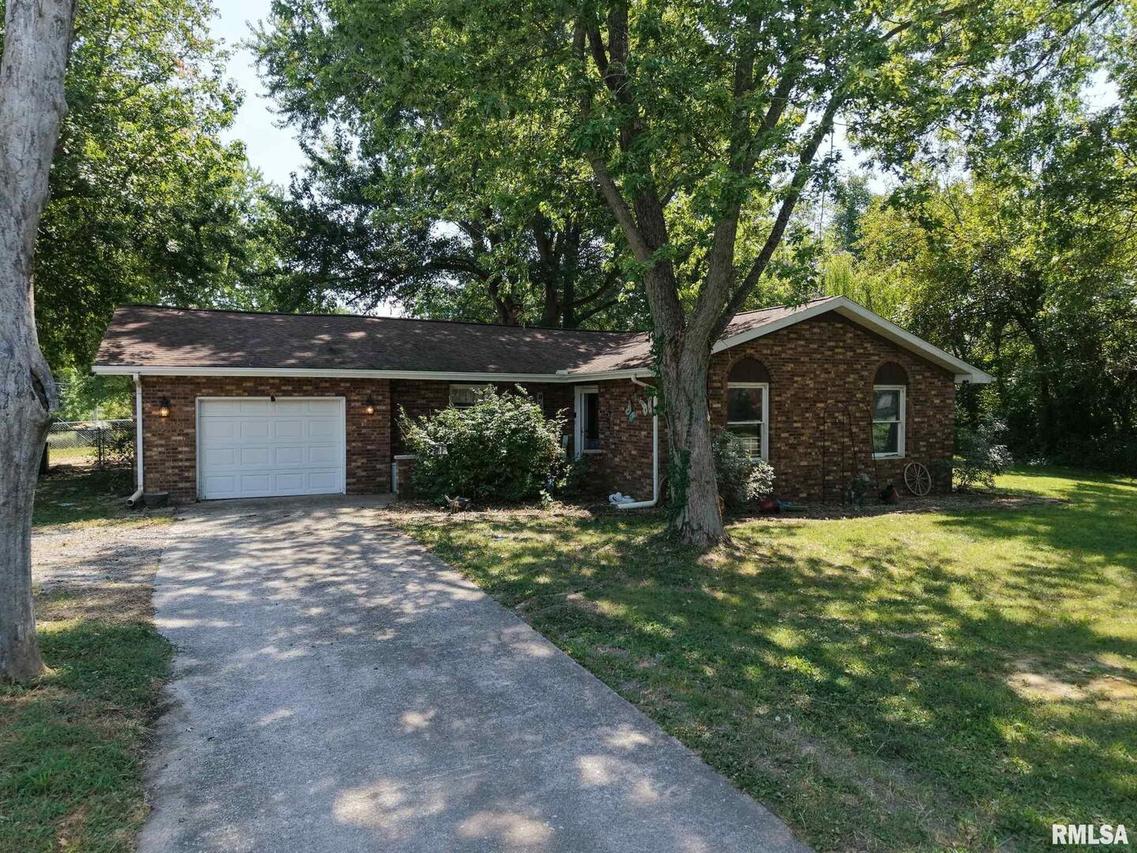 208 N Brown St., Benton, IL 62812