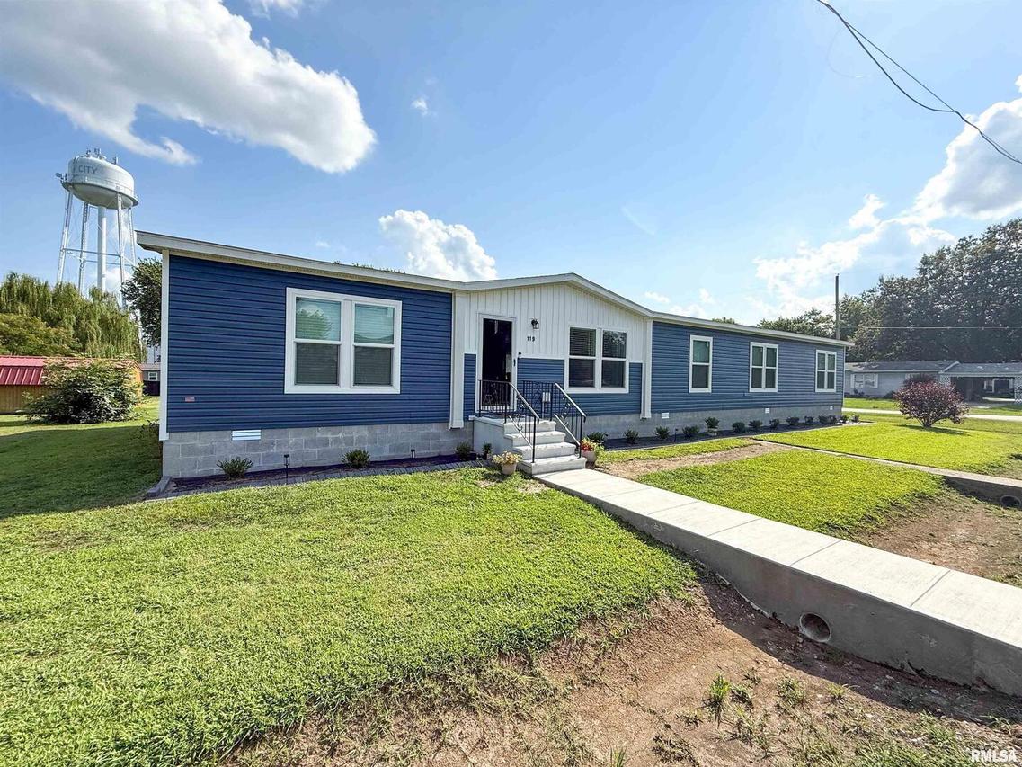 119 S 6th St., Clay City, IL 62824