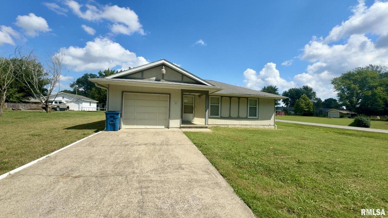 111 E Patton St., Valier, IL 62891