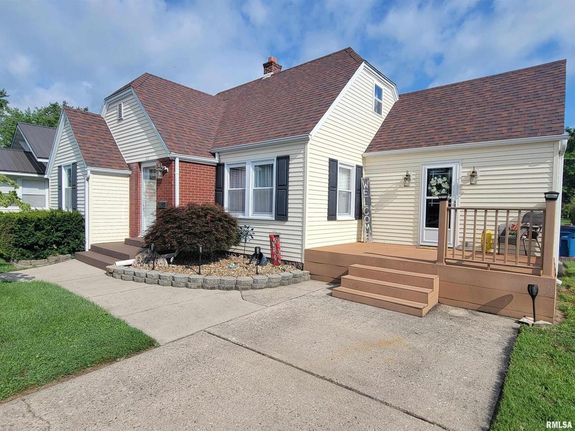 123 E Washington St., Flora, IL 62839