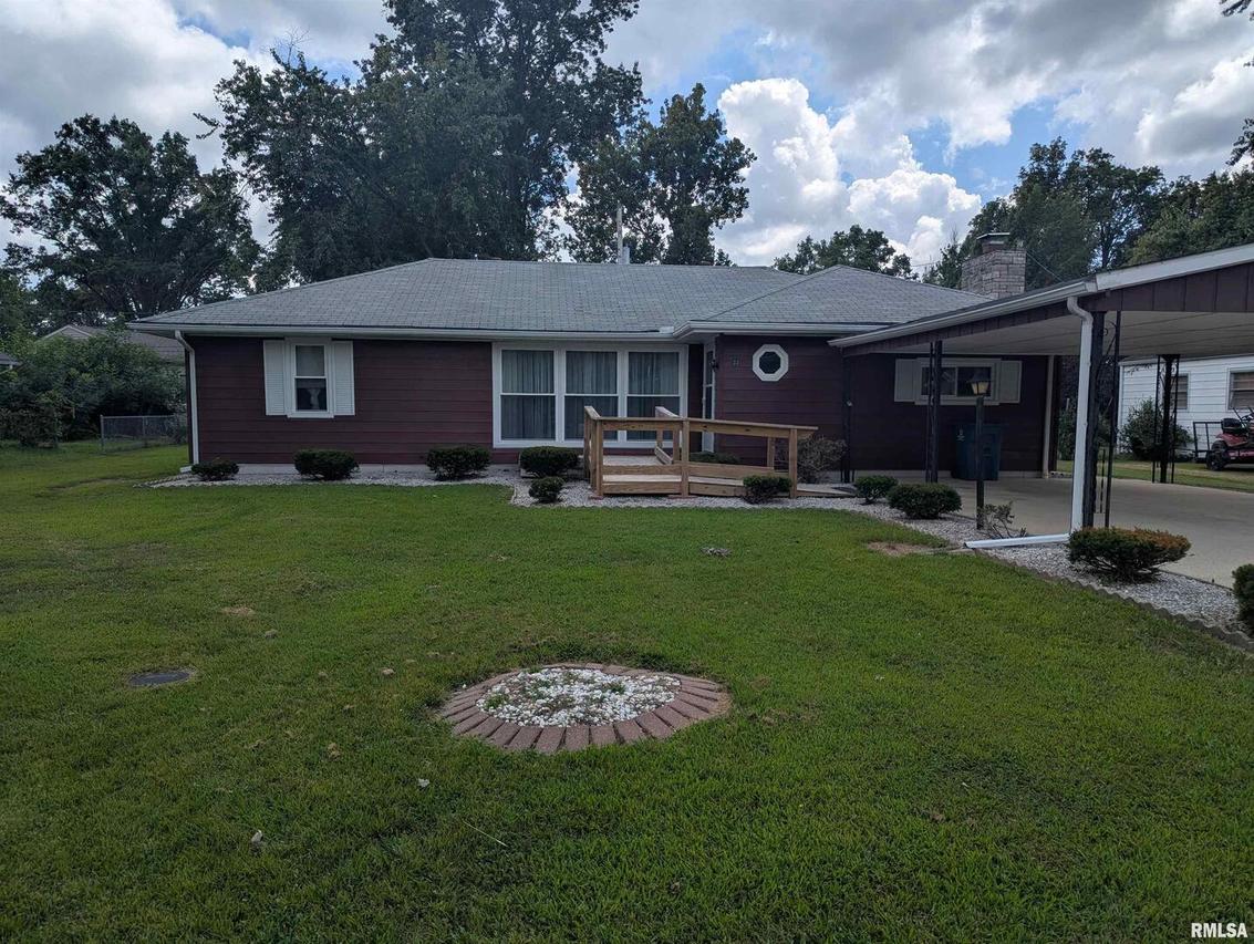 33 Devonia Dr., Centralia, IL 62801