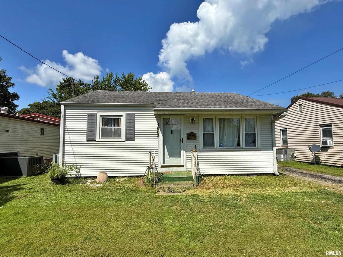 1603 Ferry St., Metropolis, IL 62960