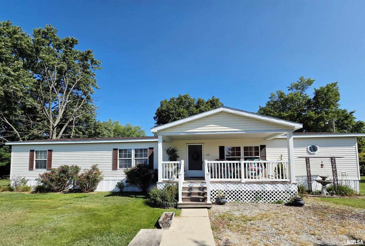 210 E Aird St., Odin, IL 62870