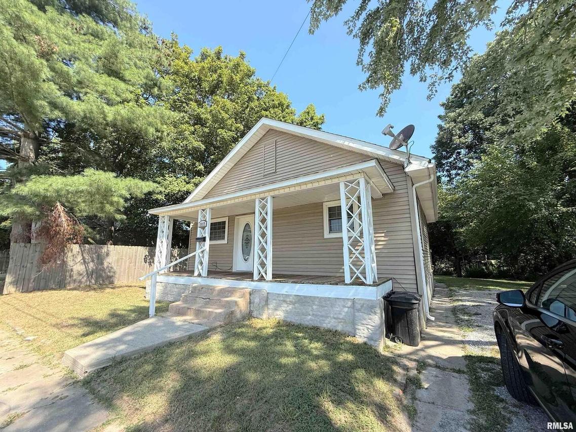 1117 W Cherry St., Herrin, IL 62948