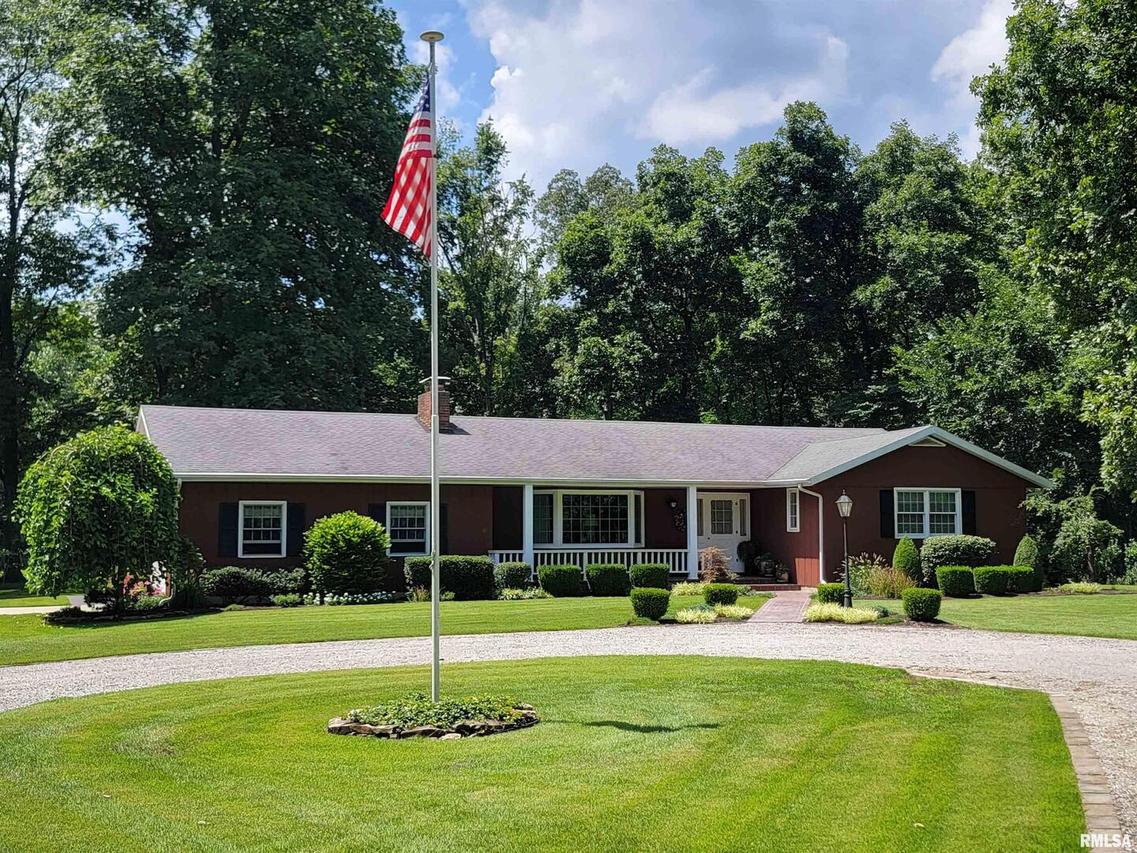 2753 N Stanford Rd., Flora, IL 62839