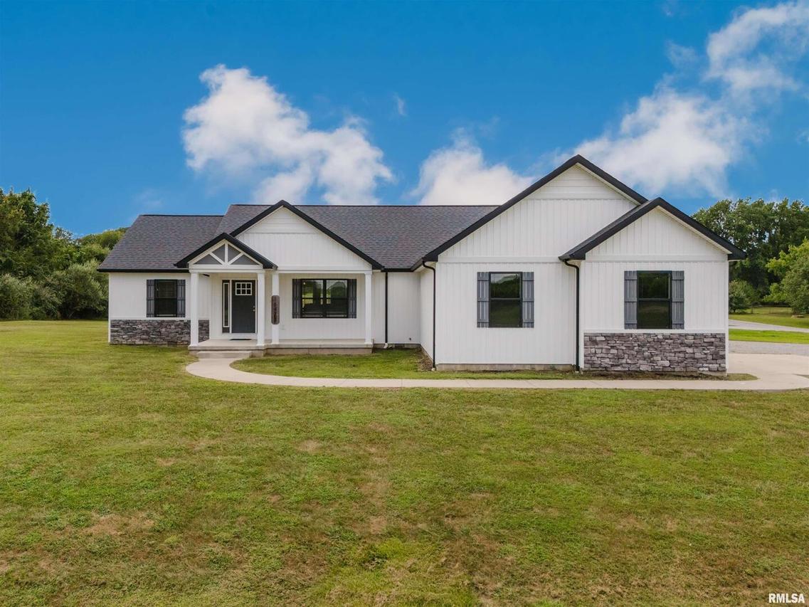 16423 Old Creal Springs Rd., Marion, IL 62959