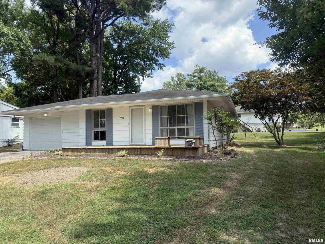 1007 W Willow St., Carbondale, IL 62901