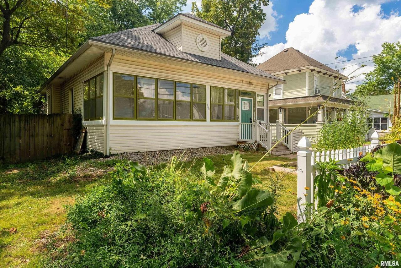 104 N Springer St., Carbondale, IL 62901