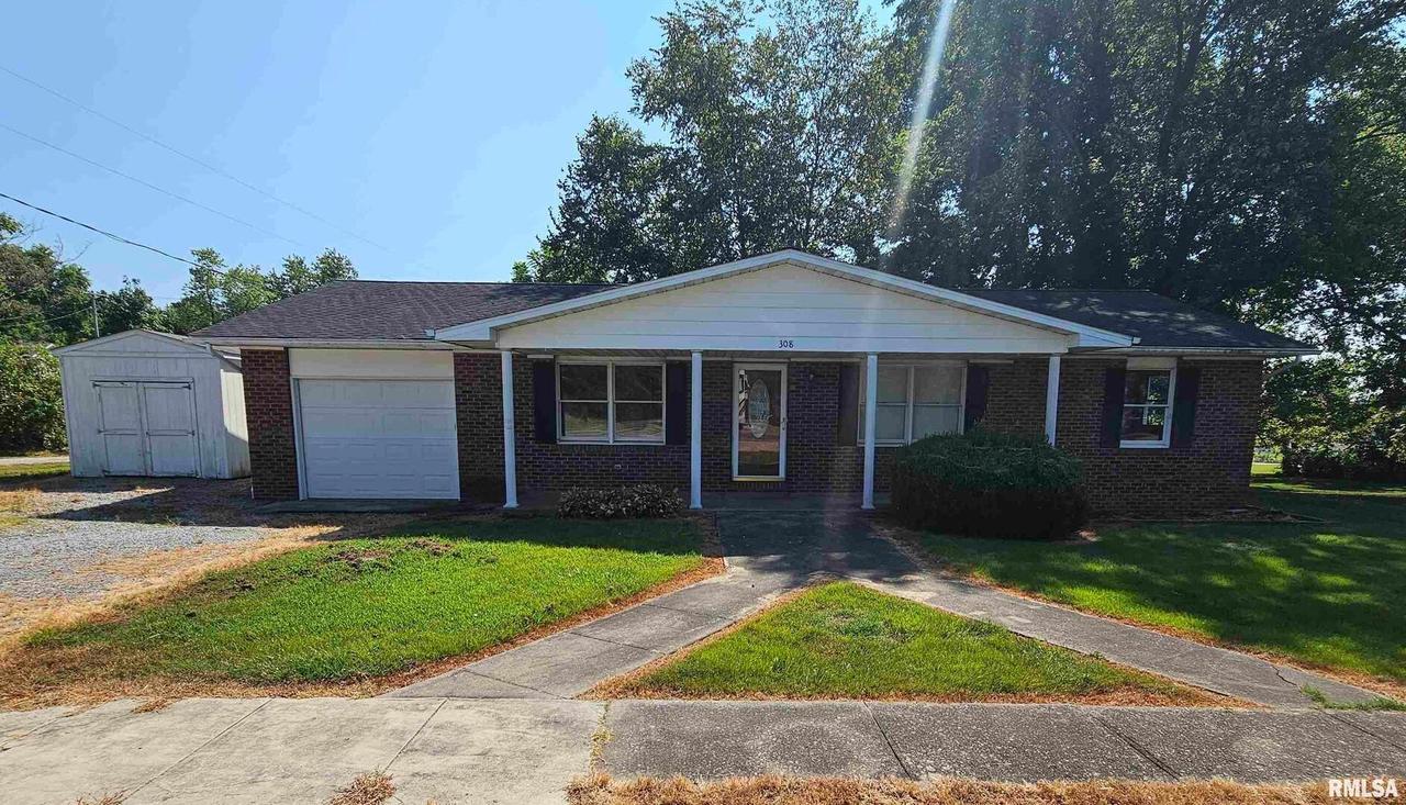 308 High St., Eddyville, IL 62928