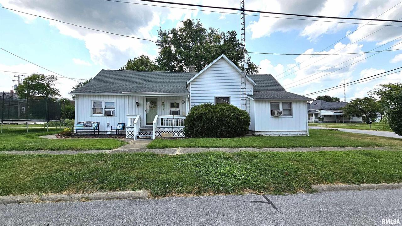 115 E Callie St., Sesser, IL 62884