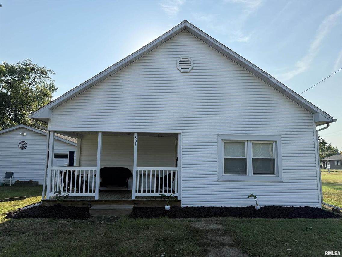 807 S Cockrum St., Sesser, IL 62884