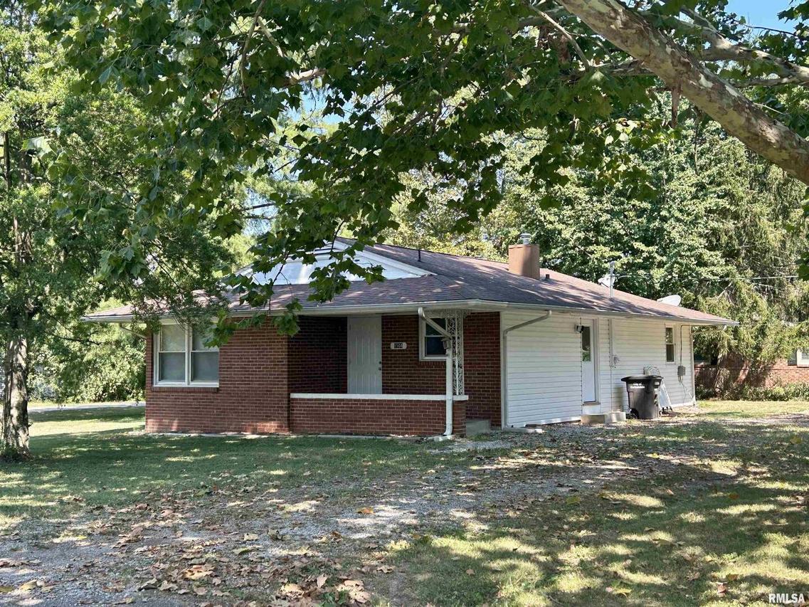 1504 E Grand Ave., Carbondale, IL 62902