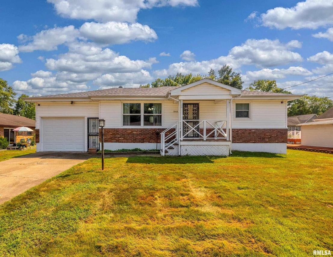 1203 W White St., Marion, IL