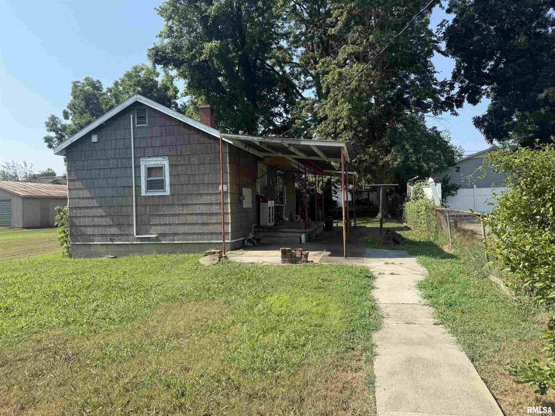 206 E 12th St., Metropolis, IL 62960