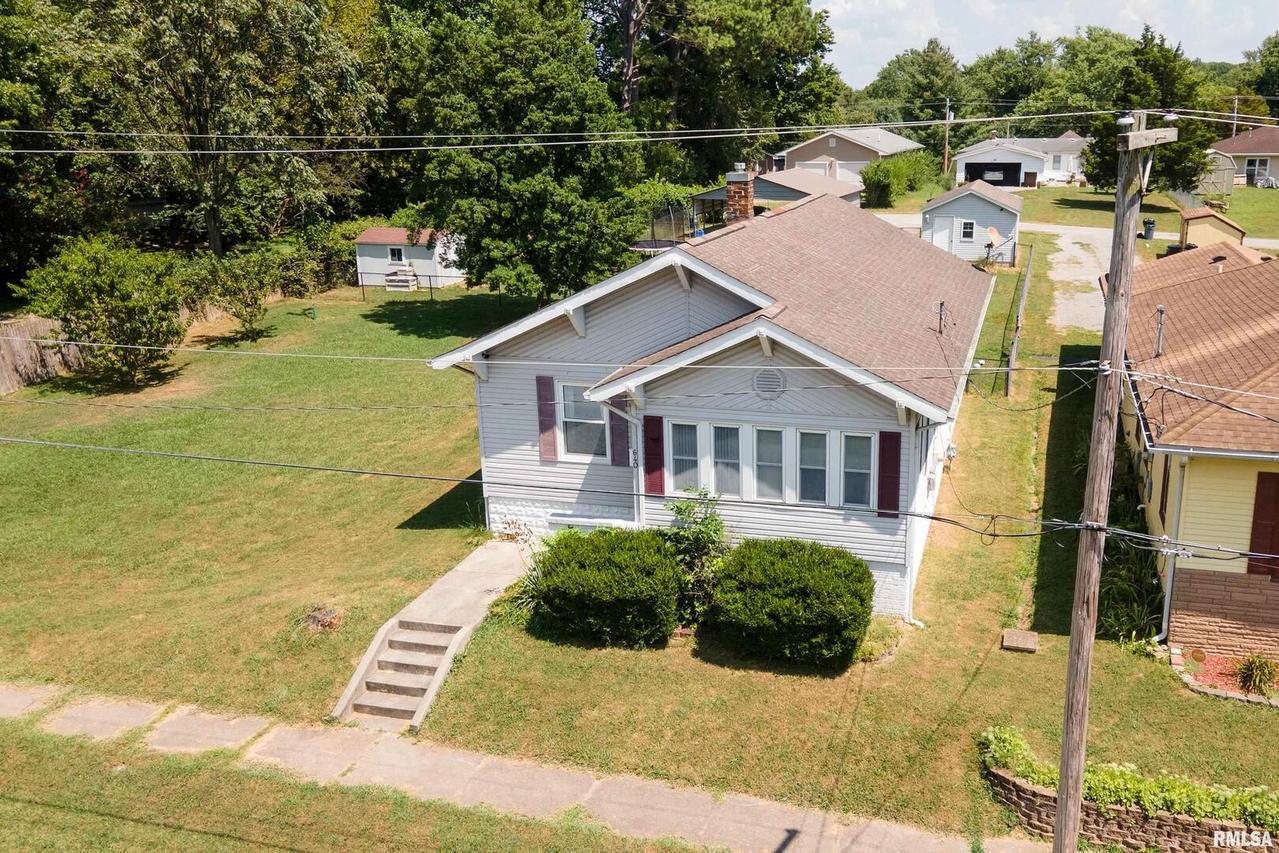 640 N 11th St., Murphysboro, IL 62966