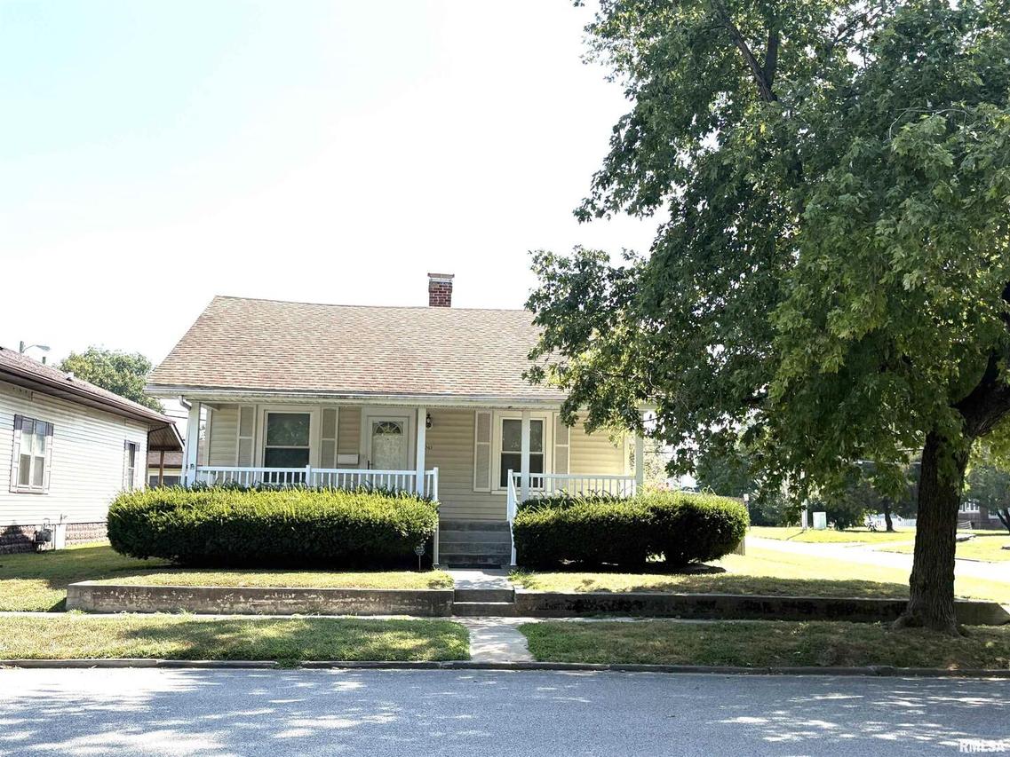 2043 Pine St., Murphysboro, IL 62966