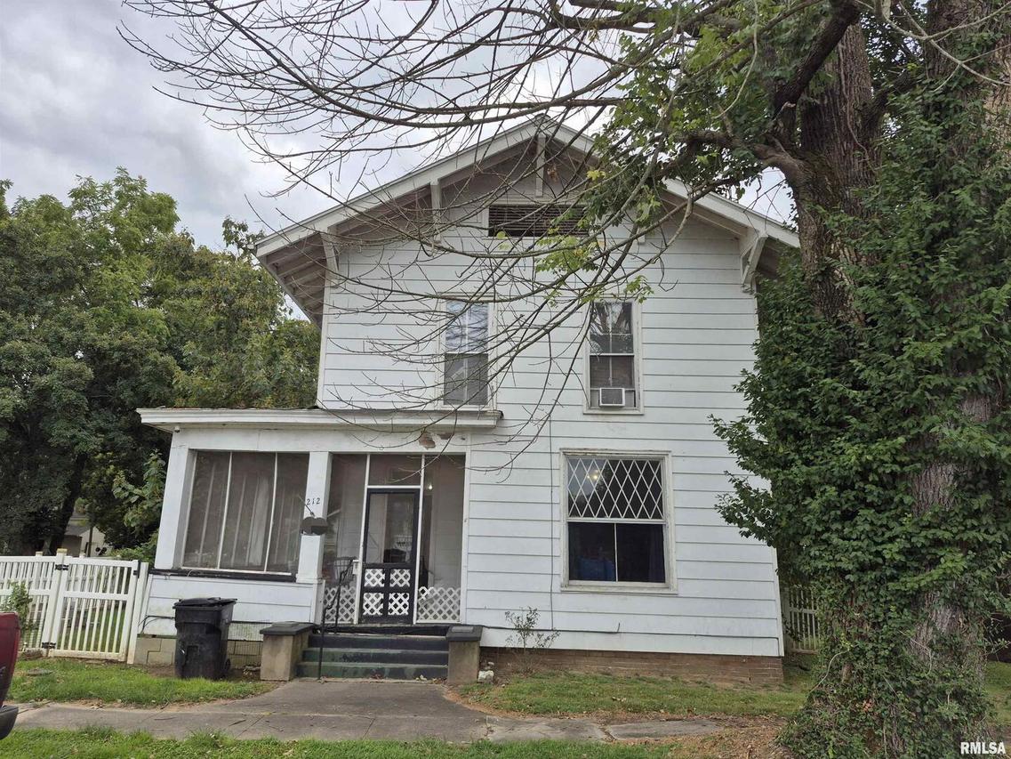 212 E Illinois St., Golconda, IL 62938