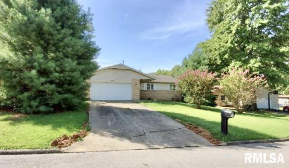 805 Hilldale Ave., Herrin, IL 62948