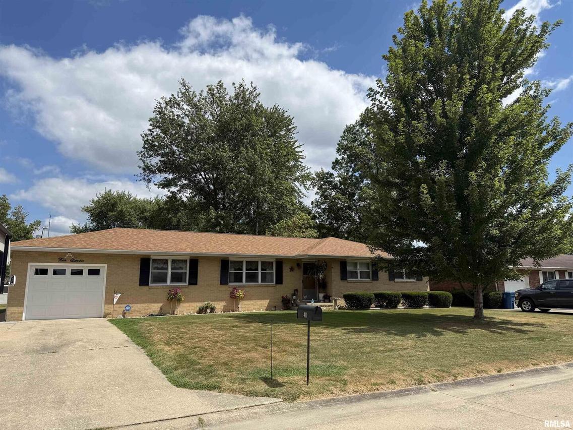 411 Sunset Dr., Centralia, IL 62801