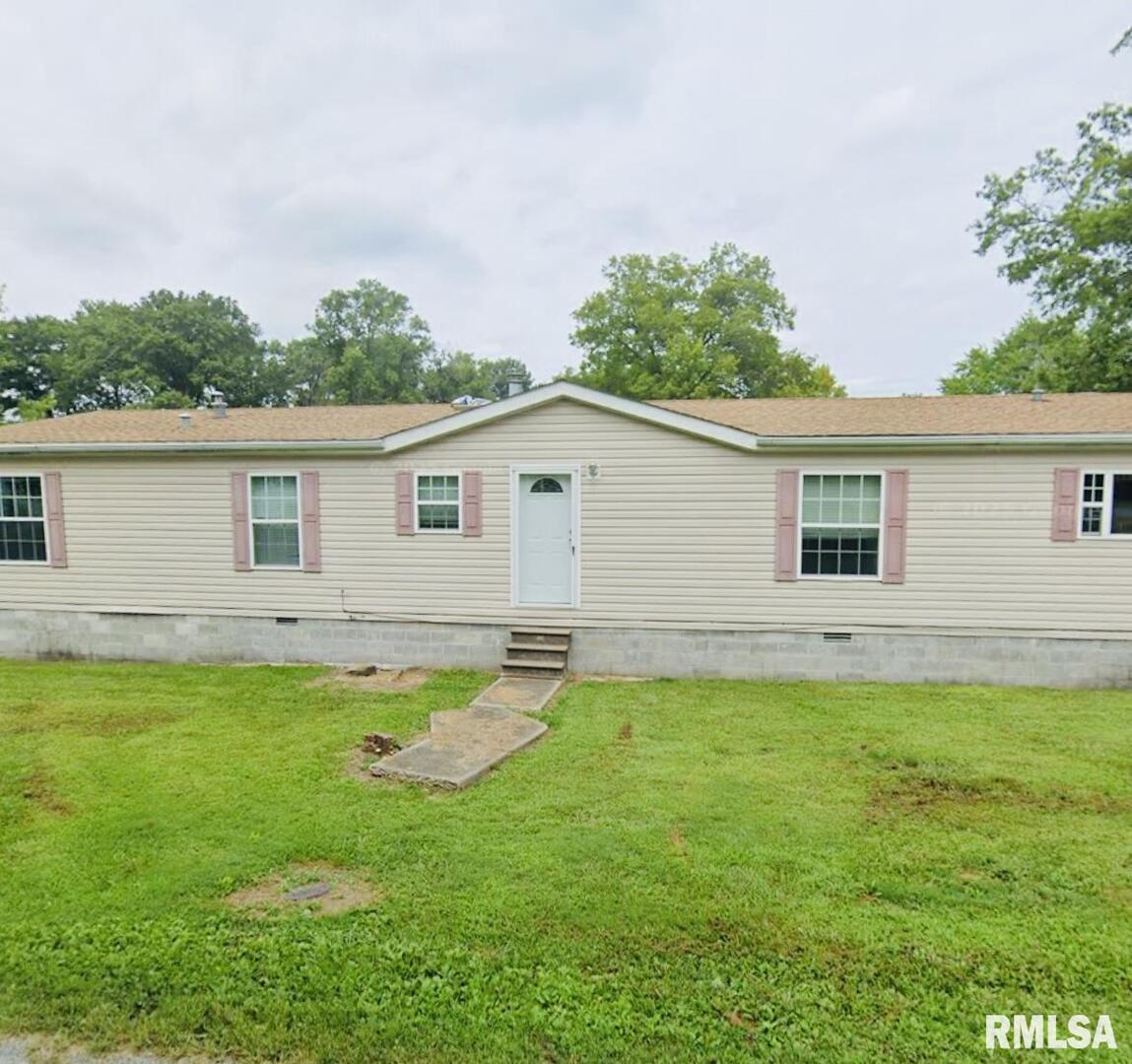 202 Brown St., Ina, IL 62846