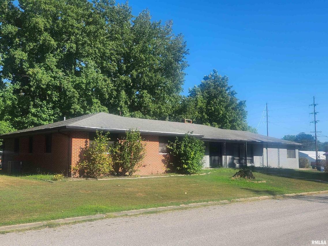 8 Patton Dr., Pinckneyville, IL 62274