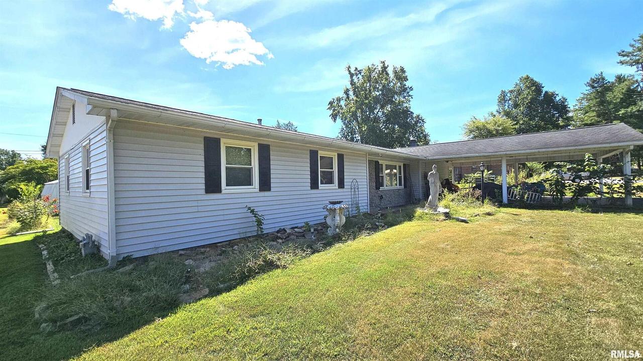 1216 S 17th St., Herrin, IL 62948