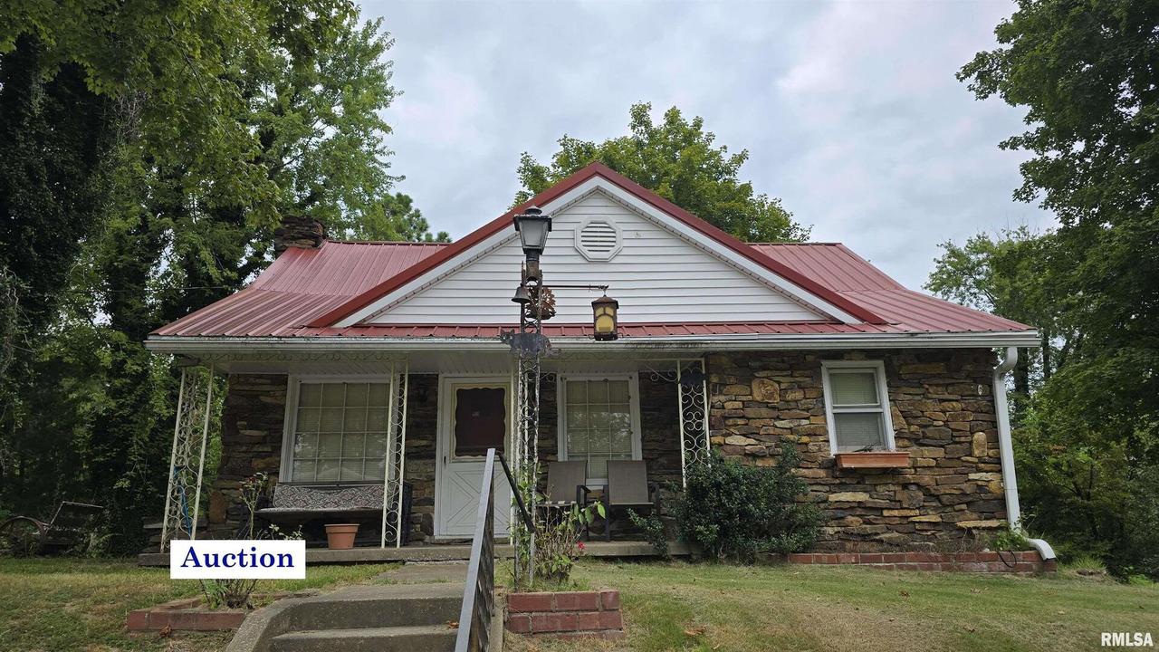 9815 Lick Creek Rd., Lick Creek, IL 62912